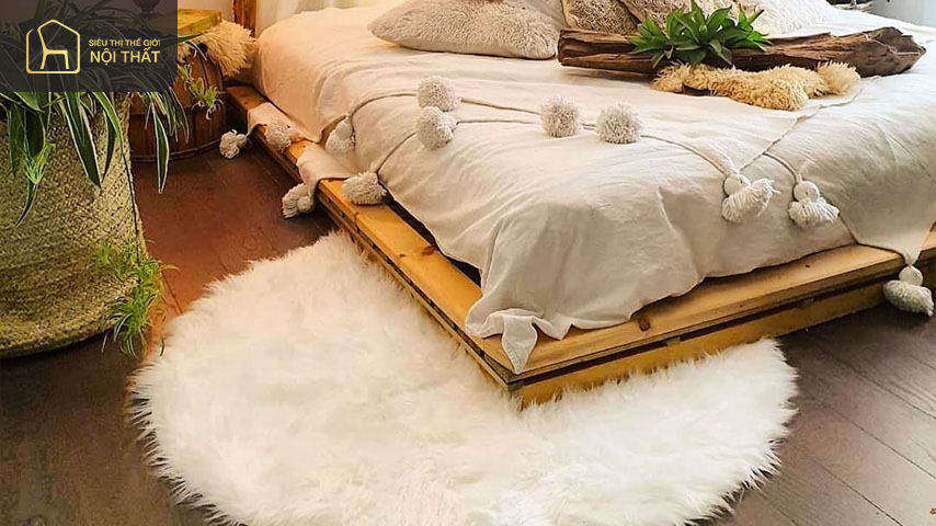 Trang trí phòng ngủ nhỏ với thảm giúp tăng tính thẩm mỹ cho căn phòng và chống trơn trượt rất tốt