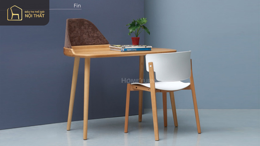 Hình 2: Bàn FIN làm bằng gỗ beech đem lại sự tối giản thanh lịch 
