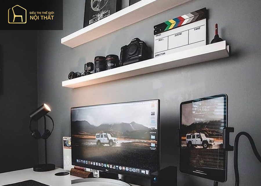 Mẫu background sử dụng kệ giúp gọn gàng mà thẩm mỹ
